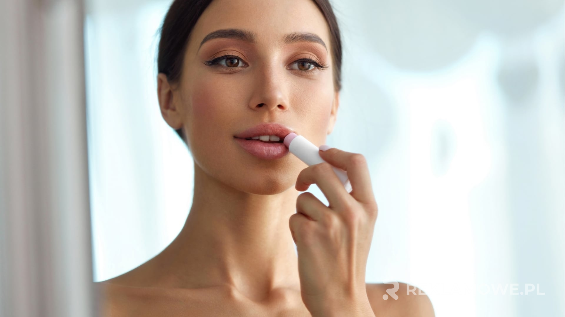 Pomadka reklamowa dla branży medycznej jako subtelna forma promocji