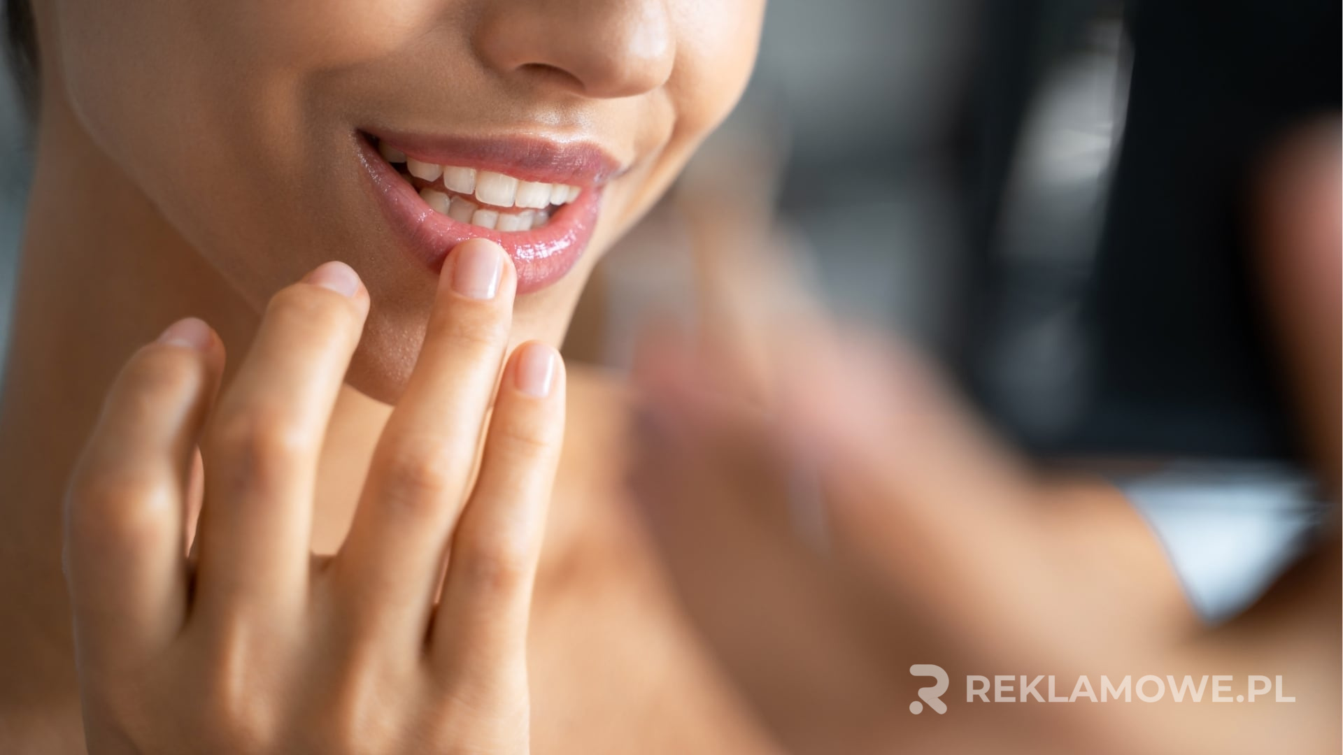 Pomadki reklamowe jako praktyczny gadżet promocyjny na targi i eventy