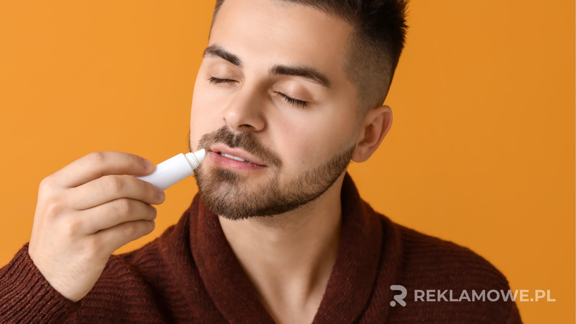 Innowacyjne pomysły na wykorzystanie pomadek reklamowych w biznesie Kreatywne zastosowania pomadek reklamowych w strategiach marketingowych