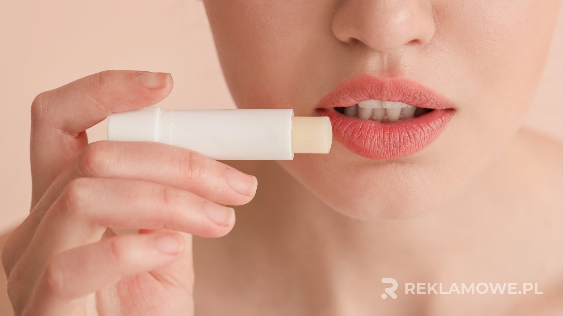 Testowanie pomadek przed produkcją